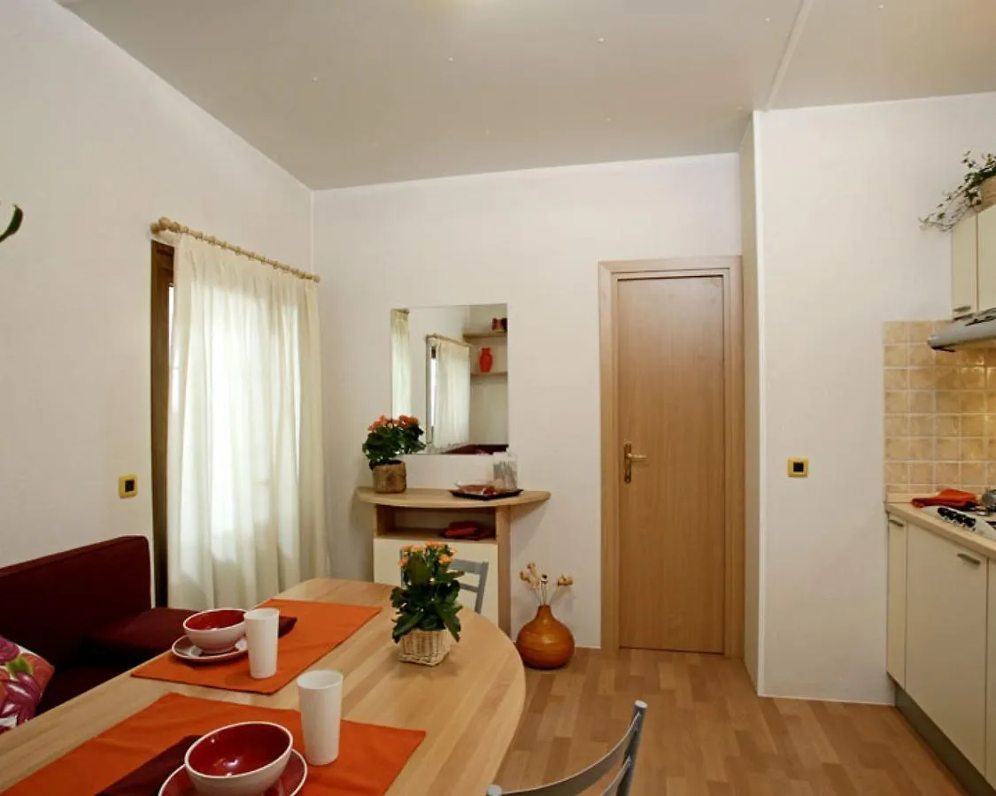 东塞斯特里 Santa Vittoria Camping酒店