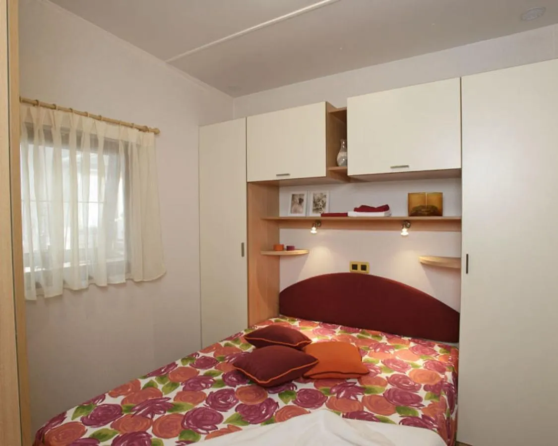 东塞斯特里 Santa Vittoria Camping酒店